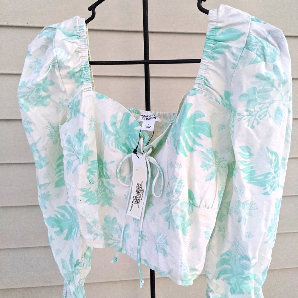 Amazon Drop palm print white crop blouse